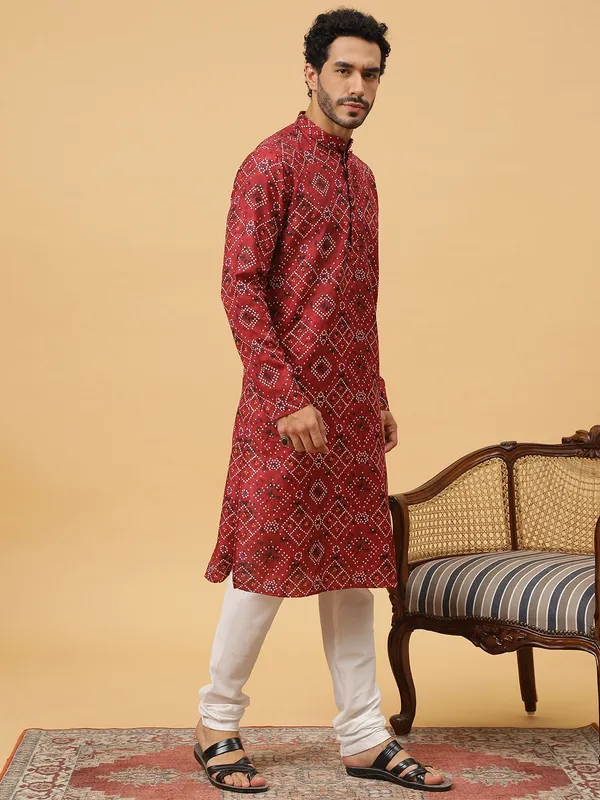 Tabard_Men_Printed_Straight_Kurta_(White,_Black,_Red)