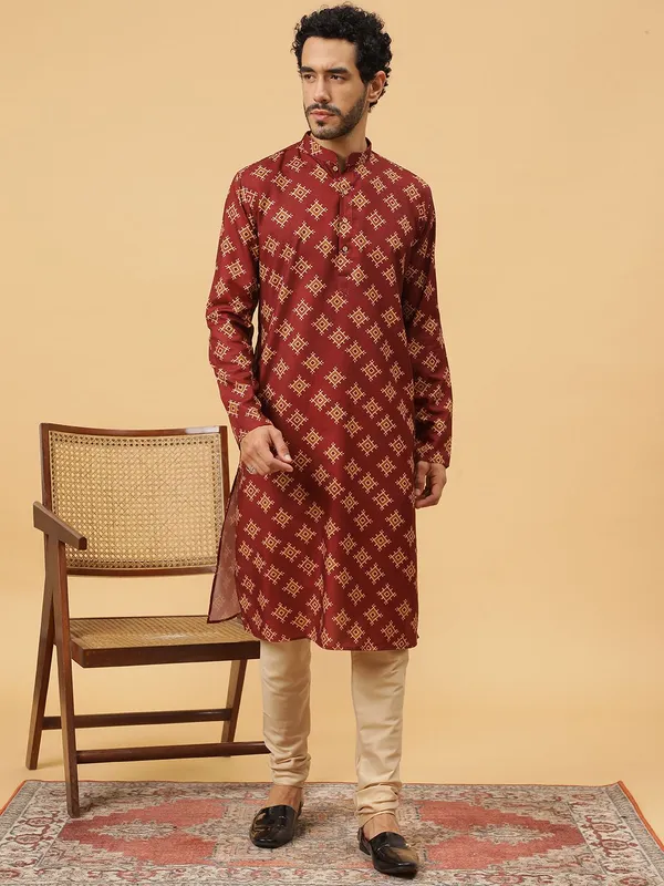 Tabard_Men_Printed_Straight_Kurta_(Beige,_Maroon)