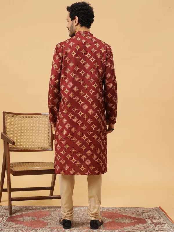 Tabard_Men_Printed_Straight_Kurta_(Beige,_Maroon)
