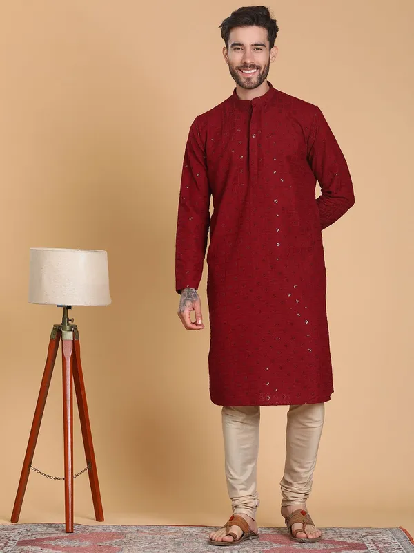 Tabard_Men_Embroidered_Straight_Kurta_(Maroon)