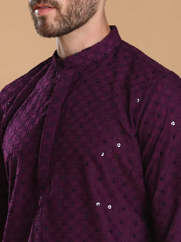 Tabard_Men_Embroidered_Straight_Kurta_(Purple)