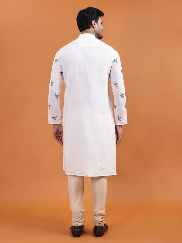 Tabard_Men_Embroidered_Straight_Kurta_(White)