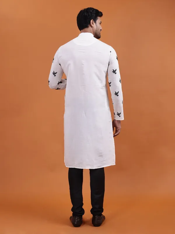 Tabard_Men_Embroidered_Straight_Kurta_(White)