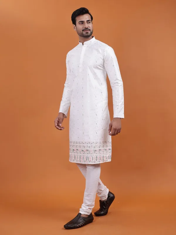 Tabard_Men_Embroidered_Straight_Kurta_(White)