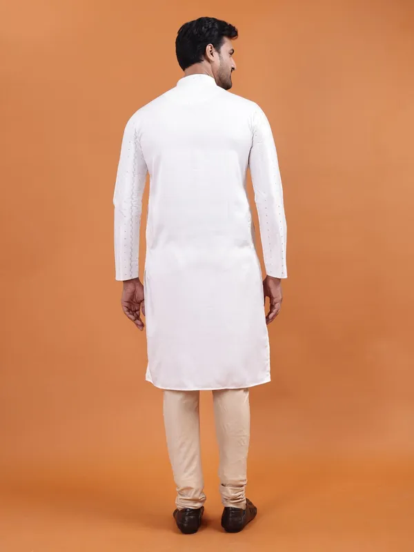 Tabard_Men_Embroidered_Straight_Kurta_(White)