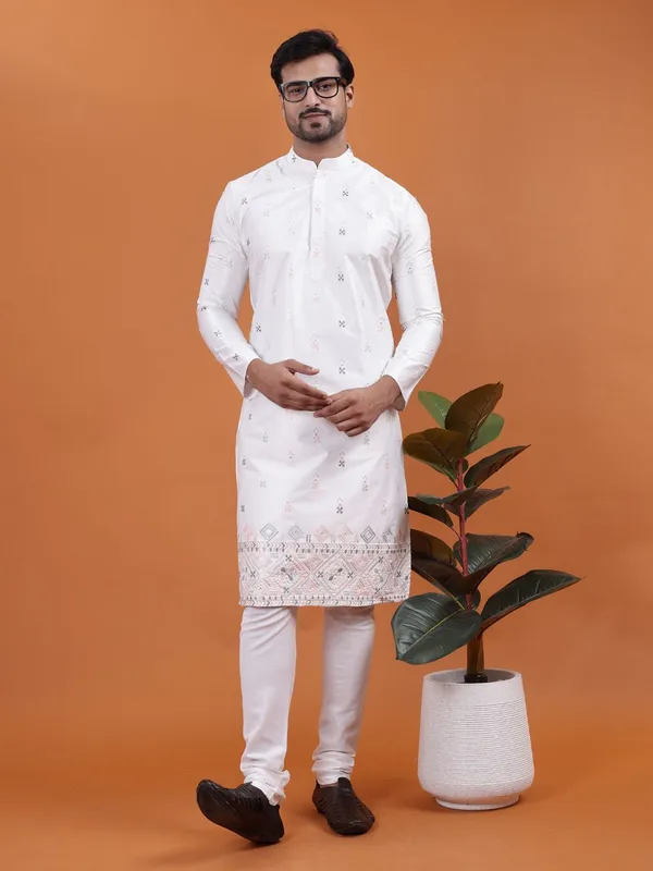Tabard_Men_Embroidered_Straight_Kurta_(White)