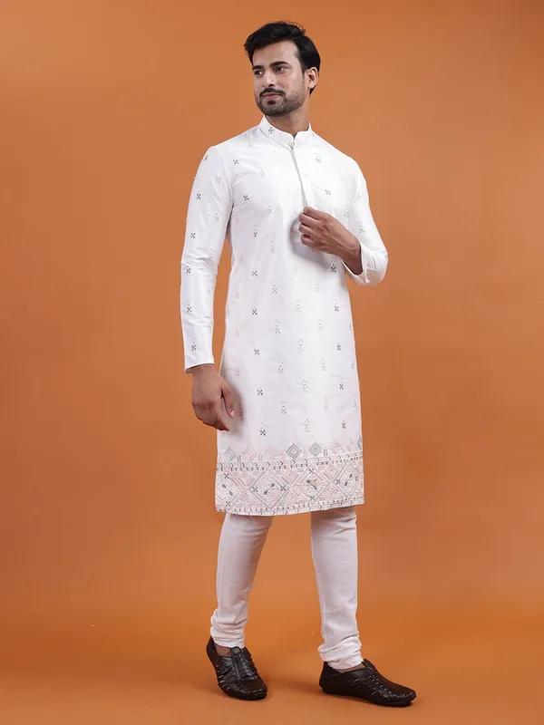 Tabard_Men_Embroidered_Straight_Kurta_(White)