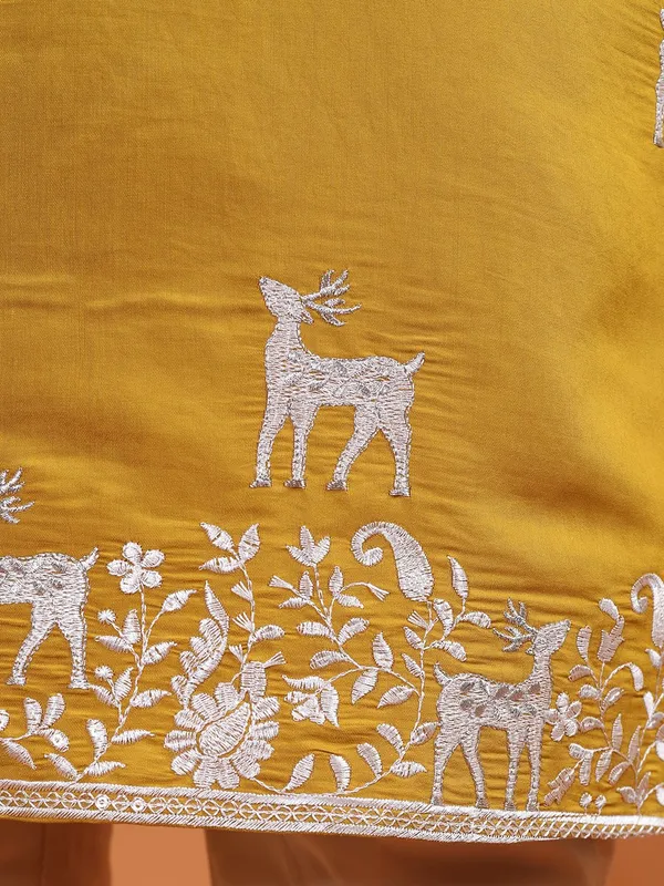 Tabard_Men_Embroidered_Straight_Kurta_(Yellow)