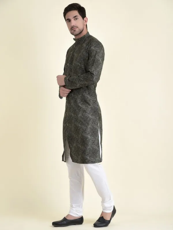 Tabard_Men_Kurta_Churidar_Set