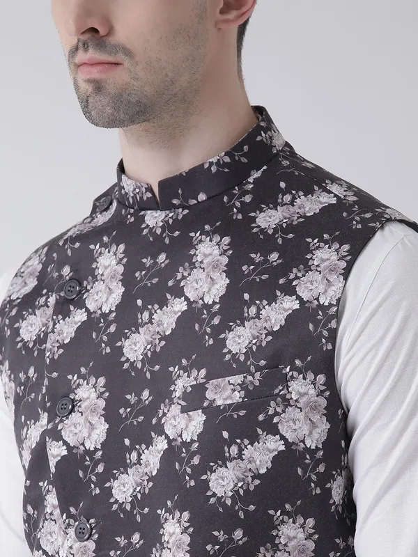 Tabard_Men_Kurta_Churidar_Ethnic_Jacket_Set