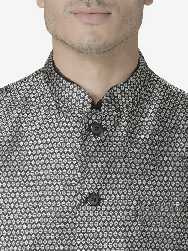Tabard_Men_Kurta_Churidar_Ethnic_Jacket_Set