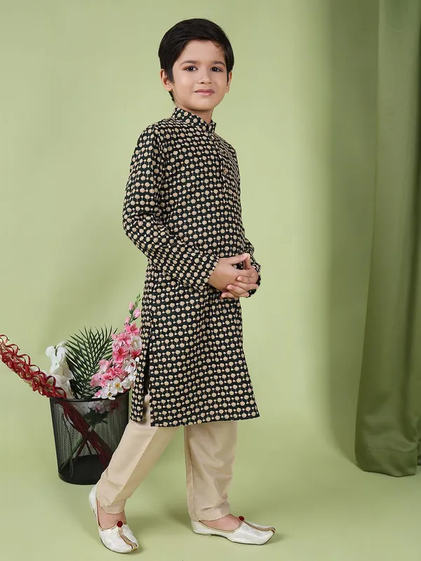 Tabard_Boys_Embroidered_Straight_Kurta_(Green)
