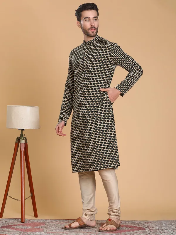 Green_Cotton_Full_Sleeve_Regular_Fit_Embroidery_Green_Kurta_For_Men