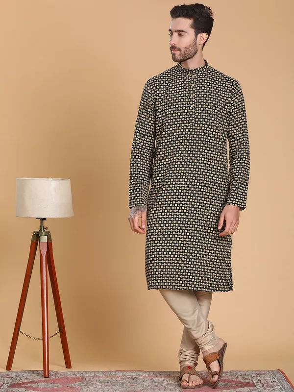 Green_Cotton_Full_Sleeve_Regular_Fit_Embroidery_Green_Kurta_For_Men