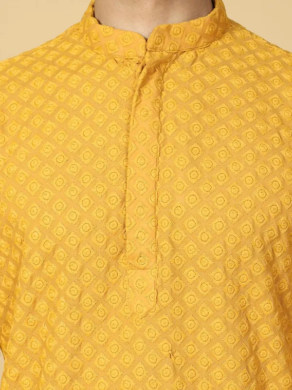 Yellow_Cotton_Full_Sleeve_Regular_Fit_Chikankari_Embroidery_Kurta_For_Men