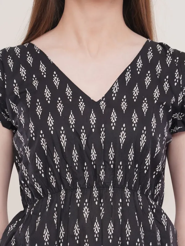 Black_Ikkat_Print_Cotton_Flared_Top