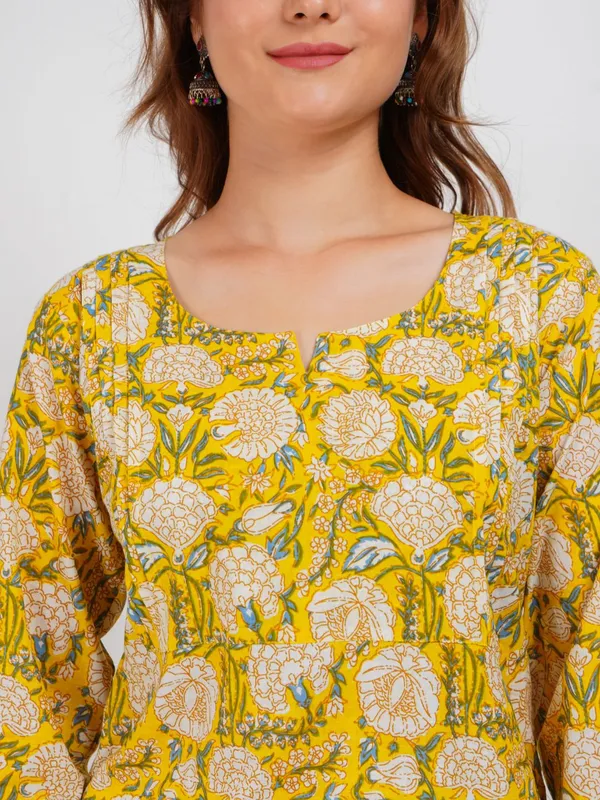Yellow_Floral_Print_Straight_Kurta