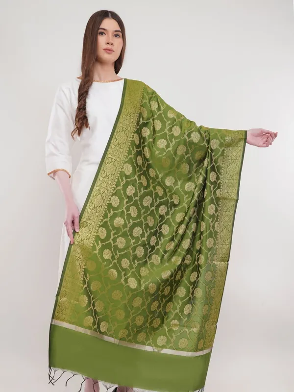 Light_Green_Woven_Design_Gold_Toned_Banarasi_Silk_Dupatta