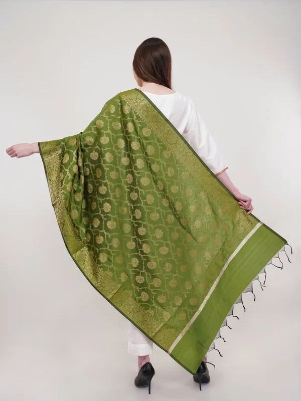 Light_Green_Woven_Design_Gold_Toned_Banarasi_Silk_Dupatta