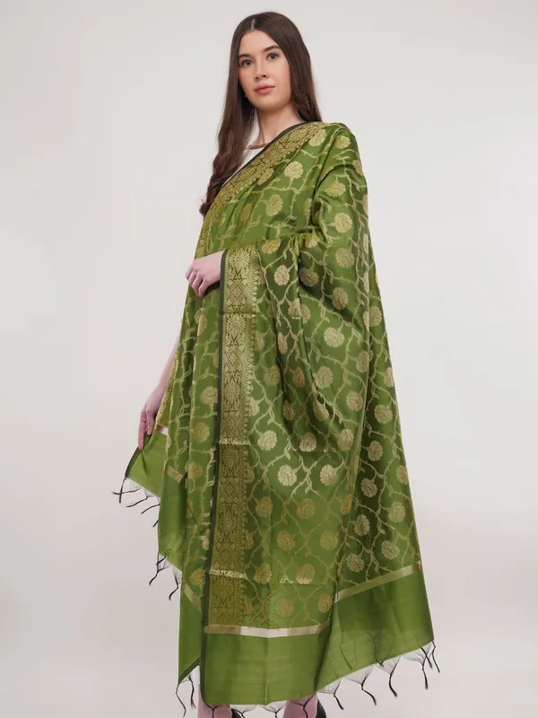 Light_Green_Woven_Design_Gold_Toned_Banarasi_Silk_Dupatta