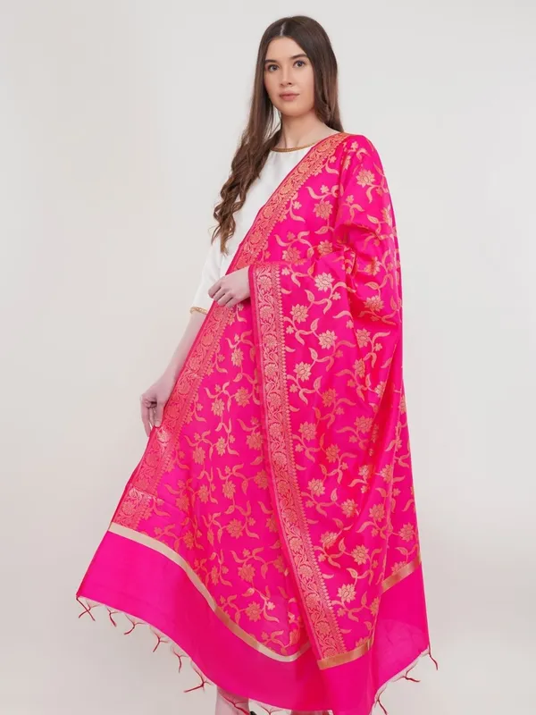 Magenta_Woven_Design_Banarasi_Silk_Dupatta