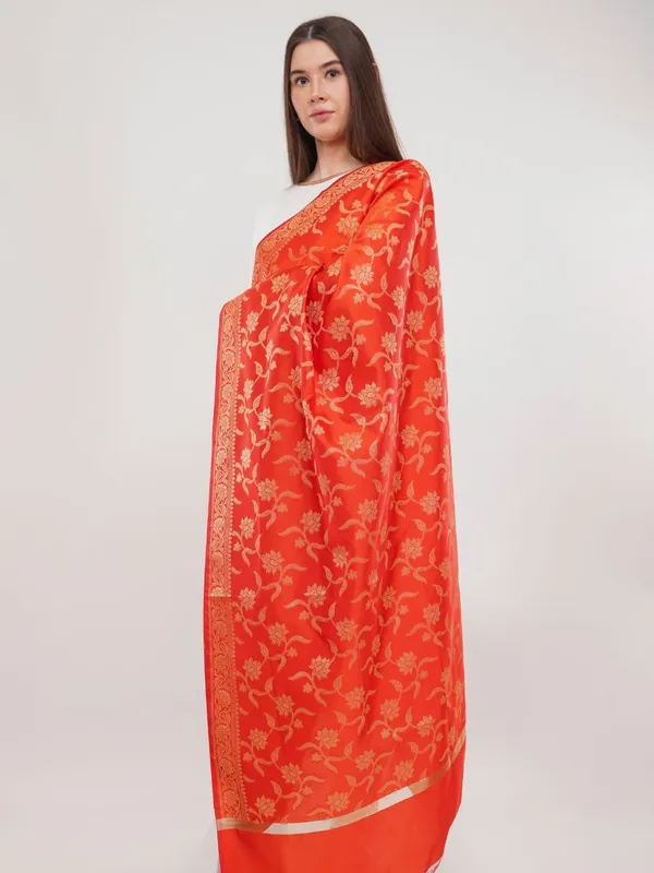 Red_Woven_Design_Banarasi_Silk_Dupatta