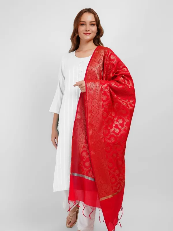Red_Woven_Design_Gold_Toned_Banarasi_Silk_Dupatta