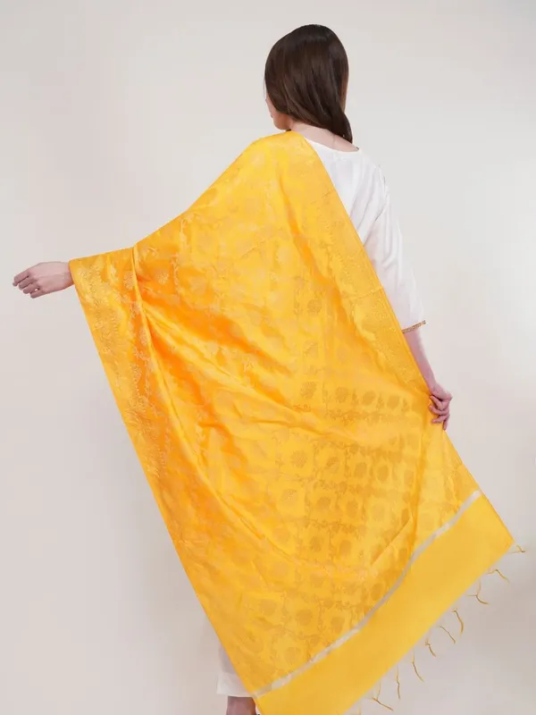Yellow_Woven_Design_Gold_Toned_Banarasi_Silk_Dupatta
