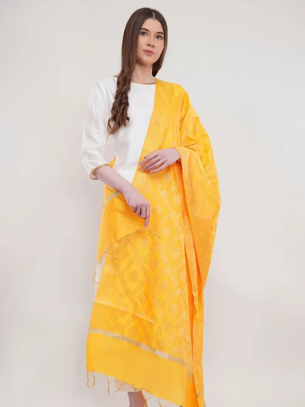 Yellow_Woven_Design_Gold_Toned_Banarasi_Silk_Dupatta