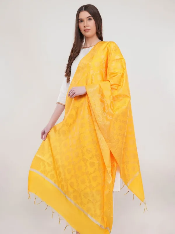 Yellow_Woven_Design_Gold_Toned_Banarasi_Silk_Dupatta