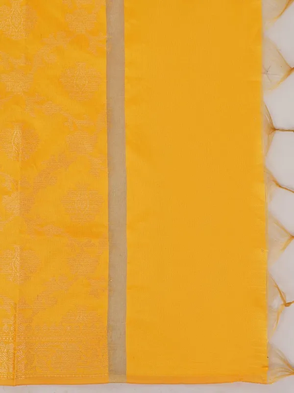 Yellow_Woven_Design_Gold_Toned_Banarasi_Silk_Dupatta