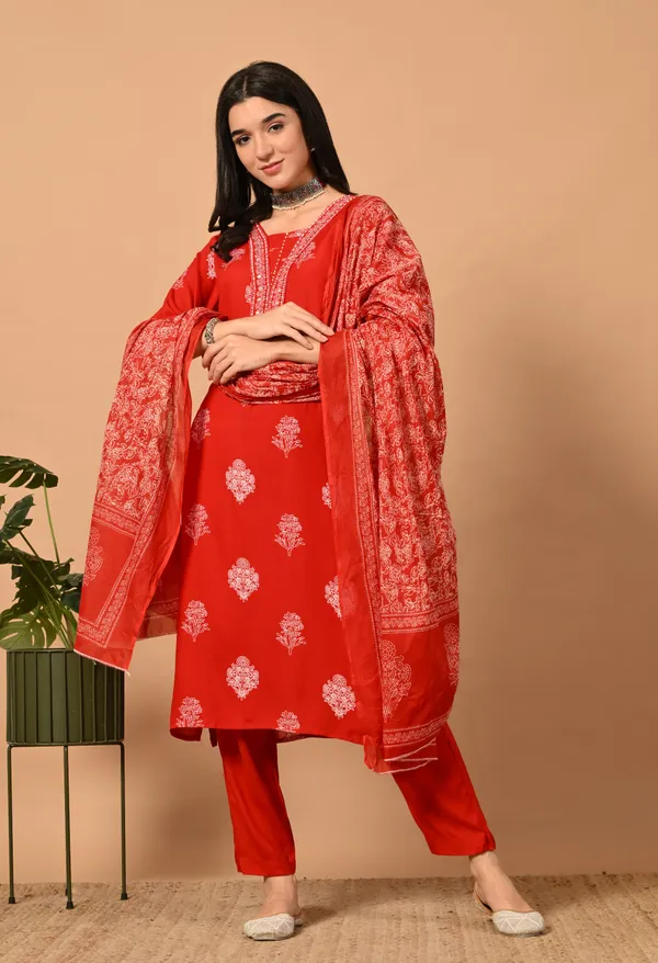 Red_Floral_Round_Neck_Kurta_Sets_With_Dupatta_For_Women