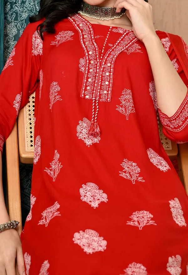 Red_Floral_Round_Neck_Kurta_Sets_With_Dupatta_For_Women