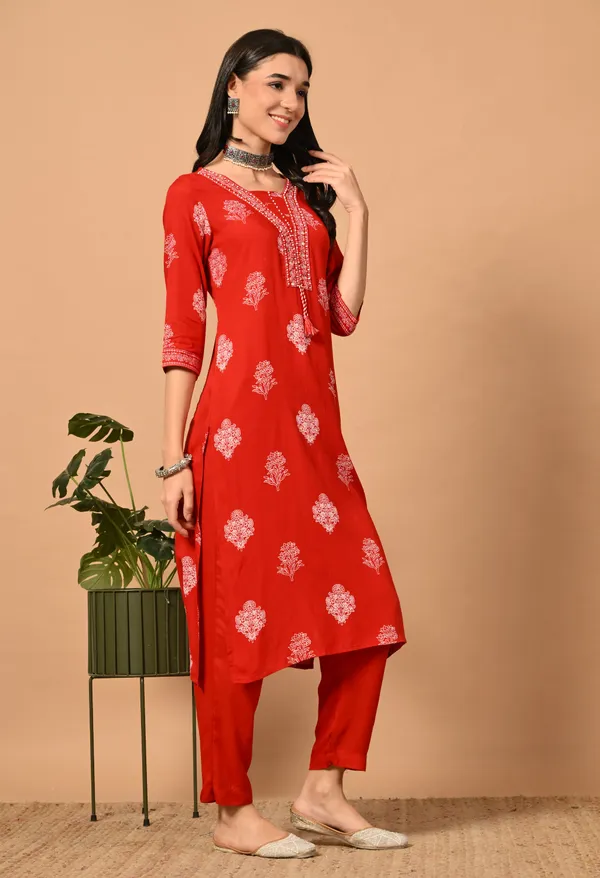 Red_Floral_Round_Neck_Kurta_Sets_With_Dupatta_For_Women