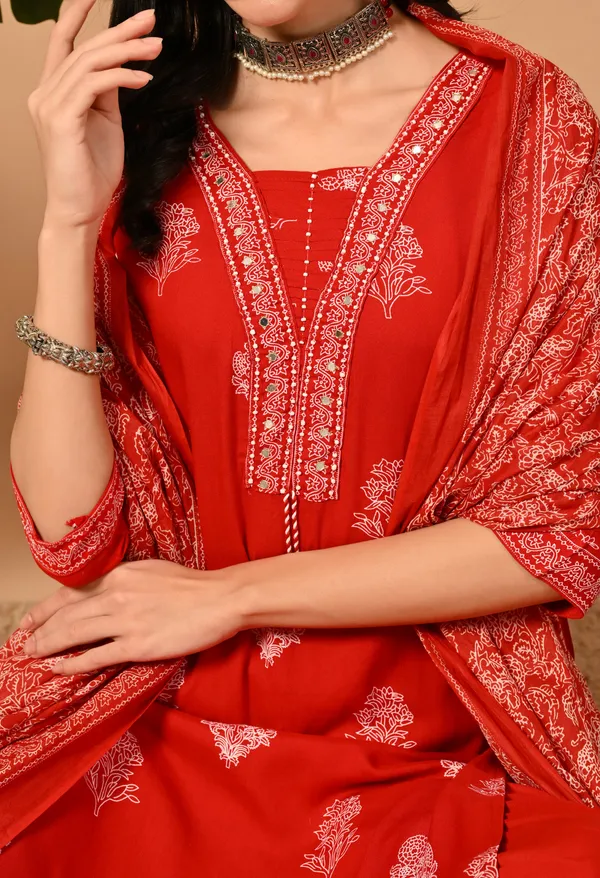 Red_Floral_Round_Neck_Kurta_Sets_With_Dupatta_For_Women