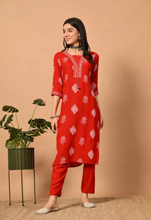 Red_Floral_Round_Neck_Kurta_Sets_With_Dupatta_For_Women