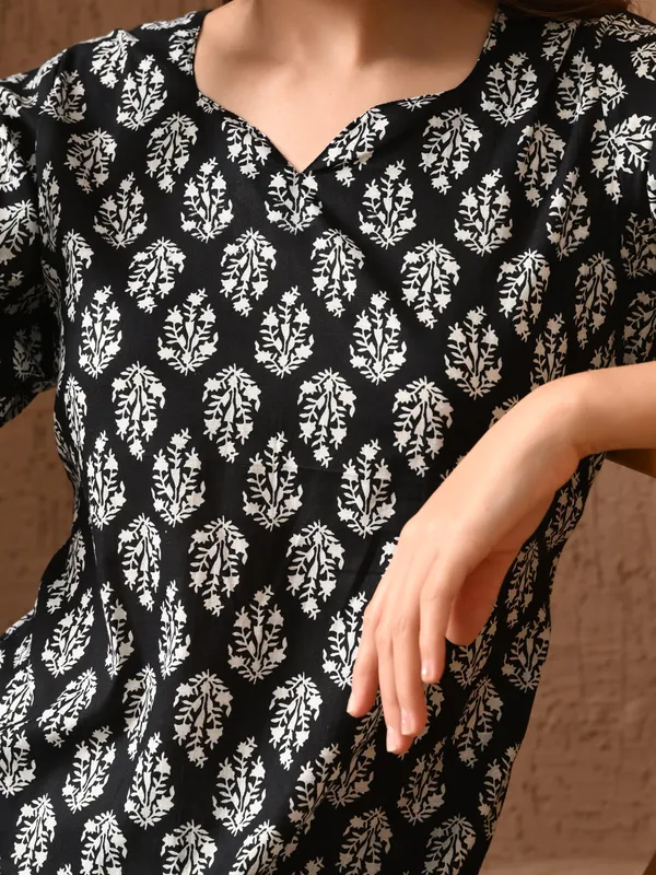 Black_Printed_Straight_Cotton_Kurta