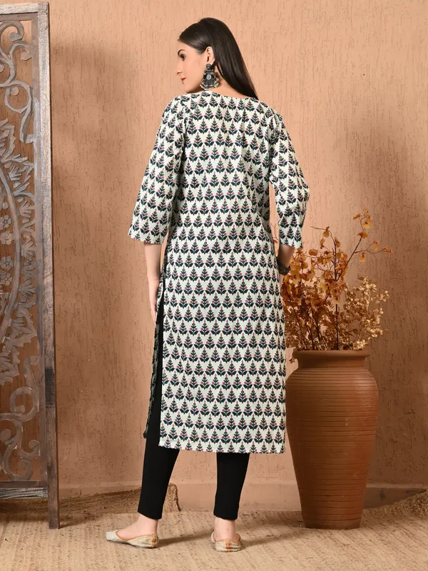 White_Floral_Print_V-neck_Cotton_Kurta