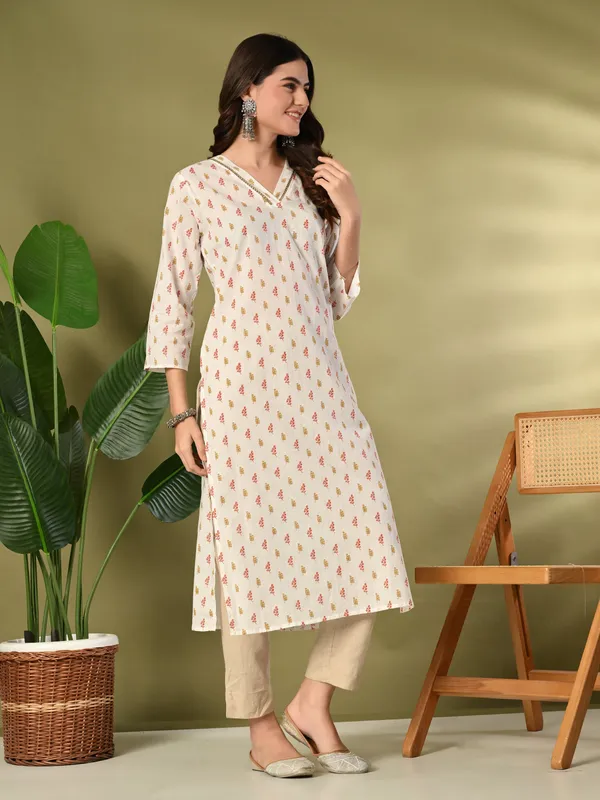White_Floral_Print_Sequnce_Lace_V-Neck_Kurta