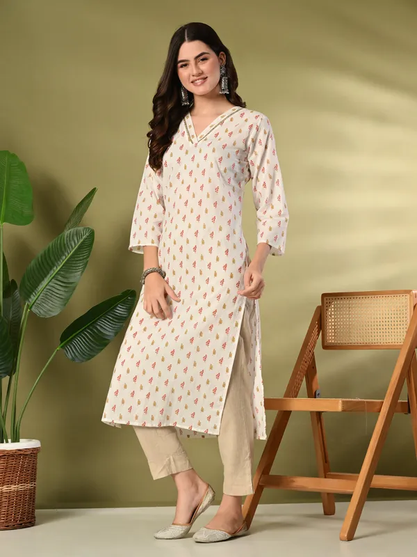 White_Floral_Print_Sequnce_Lace_V-Neck_Kurta