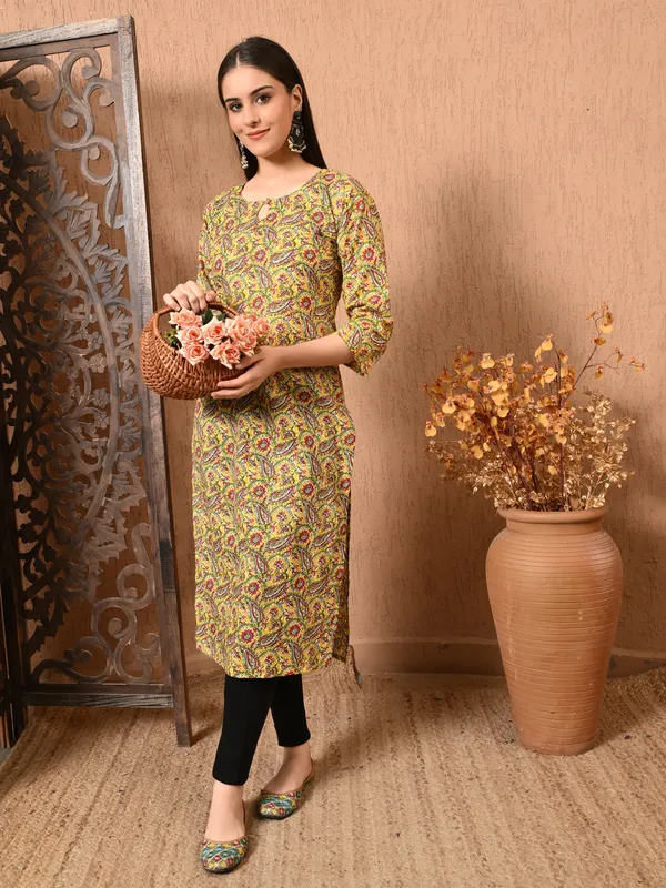Yellow_Printed_Key-Hole_Neck_Cotton_Kurta