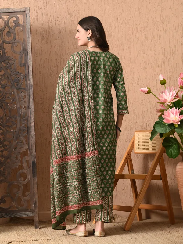 Green_Floral_V-Neck_Kurta_Sets_With_Dupatta_For_Women