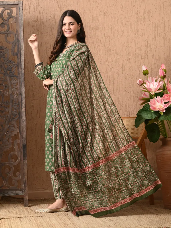 Green_Floral_V-Neck_Kurta_Sets_With_Dupatta_For_Women