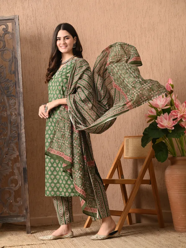 Green_Floral_V-Neck_Kurta_Sets_With_Dupatta_For_Women