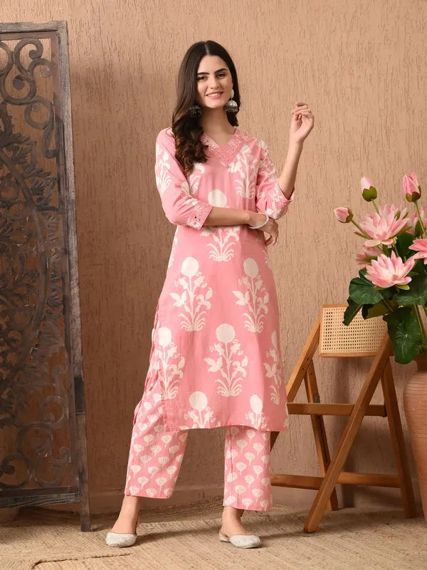 Pink_Floral_V-Neck_Kurta_Sets_With_Dupatta_For_Women