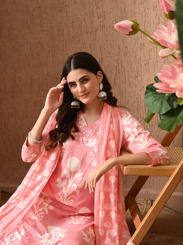 Pink_Floral_V-Neck_Kurta_Sets_With_Dupatta_For_Women