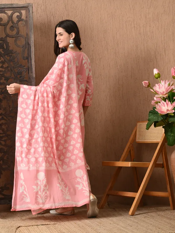 Pink_Floral_V-Neck_Kurta_Sets_With_Dupatta_For_Women