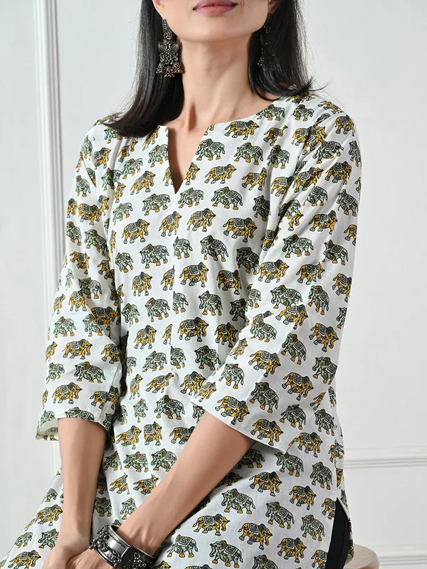 White_Jaipuri_Print_Cotton_Kurta
