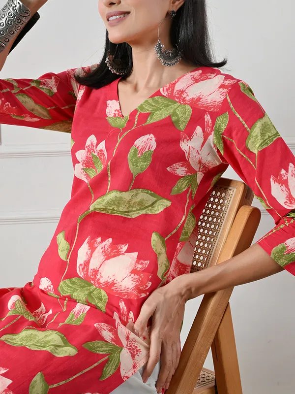 Red_Floral_Print_V-neck_Cotton_Kurta