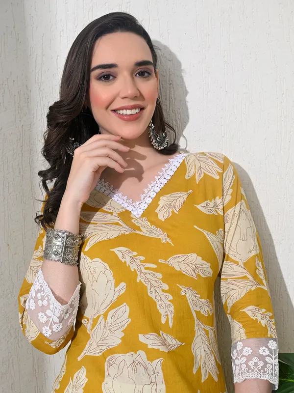 Yellow_Printed_Cotton_Lace_Work_Kurta